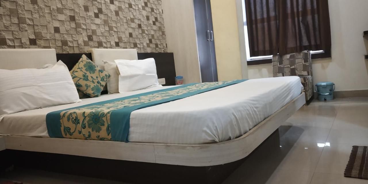 בהופאל Hotel Maa Ganga Palace מראה חיצוני תמונה